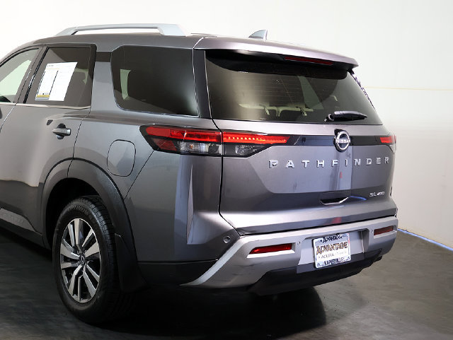 Used 2022 Nissan Pathfinder SL AWD/4WD image 11