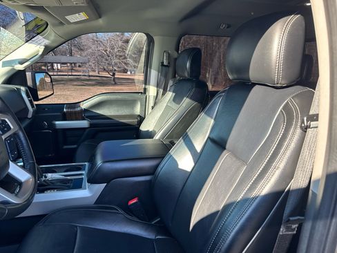 Used 2019 Ford F150 Lariat w/ Trailer Tow Package image 14