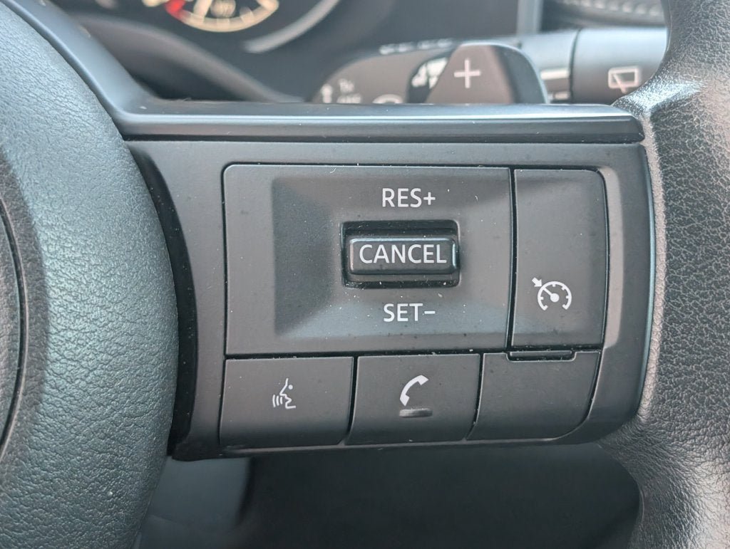 Used 2024 Nissan Rogue S AWD/4WD image 16