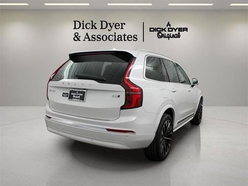 New 2026 Volvo XC90 B5 Plus image 2