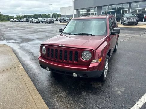 Used 2016 Jeep Patriot Latitude FWD image 2