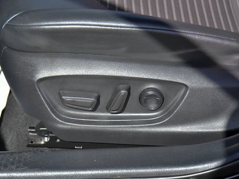 Used 2022 Toyota Camry SE FWD image 17