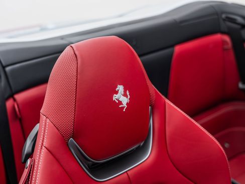 Certified 2022 Ferrari Portofino M image 41