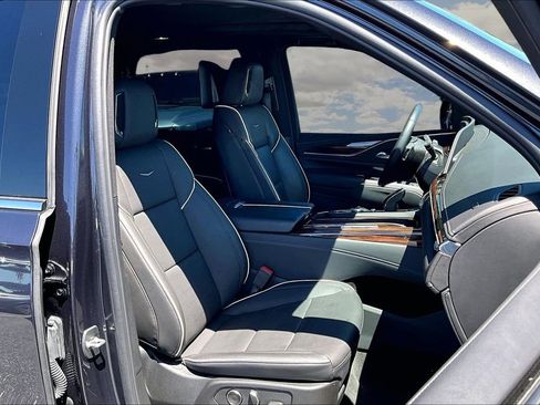 Used 2024 Cadillac Escalade ESV Premium Luxury w/ Performance Package RWD image 30
