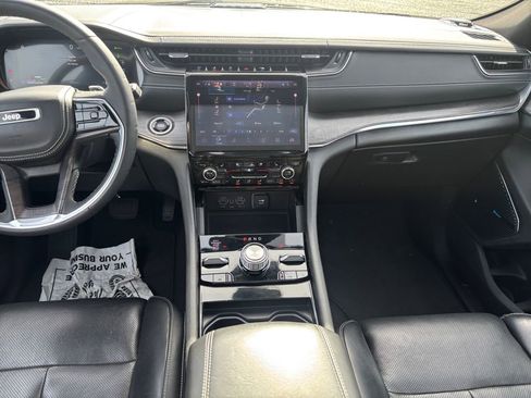 Used 2024 Jeep Grand Cherokee Overland w/ Luxury Tech Group IV image 17