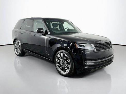 Used 2025 Land Rover Range Rover SE AWD/4WD image 3