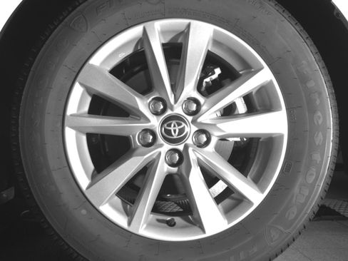 Used 2025 Toyota Camry LE image 14