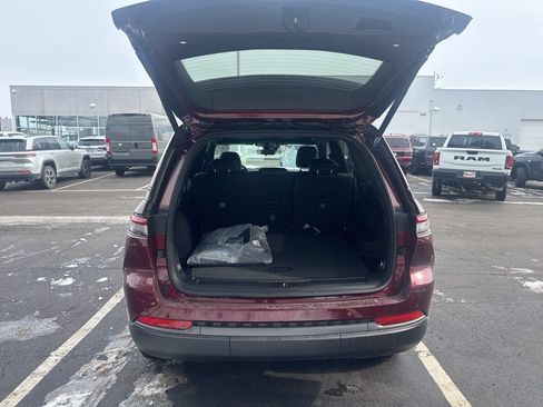 New 2026 Jeep Grand Cherokee Altitude AWD/4WD image 31