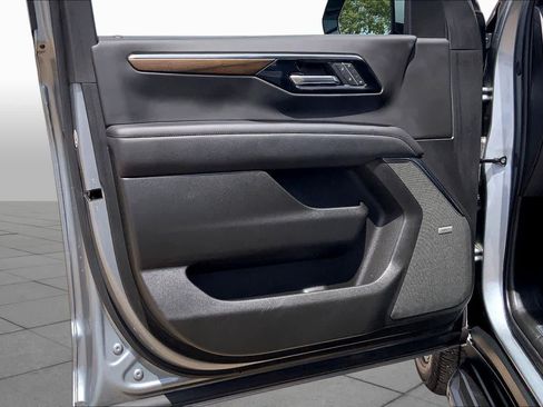 Used 2025 Chevrolet Tahoe High Country AWD/4WD image 43