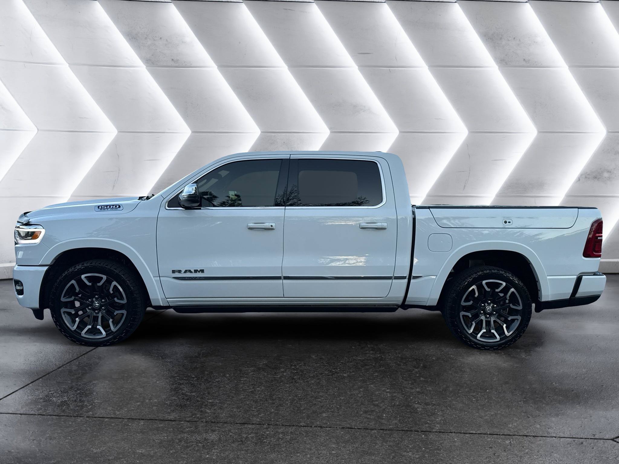 Used 2025 RAM 1500 Limited AWD/4WD image 4