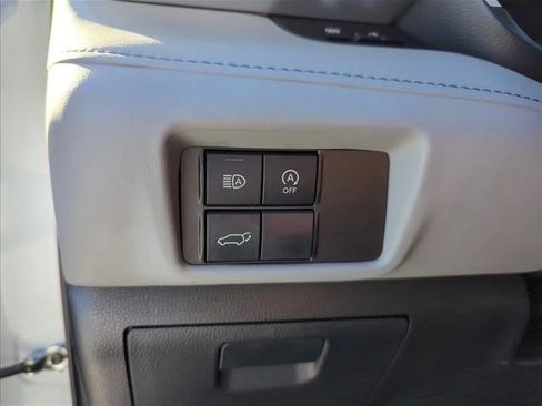Used 2023 Toyota Highlander XLE FWD image 14