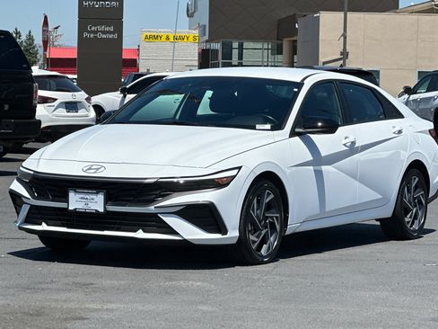 Certified 2025 Hyundai Elantra SEL w/ Cargo Package FWD image 8
