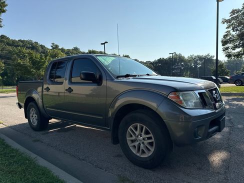 Used 2019 Nissan Frontier SV RWD image 3