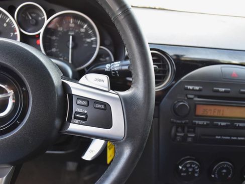 Used 2006 MAZDA MX-5 Miata Touring RWD image 16