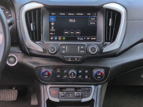 Used 2024 GMC Terrain SLE w/ Driver Convenience Package FWD image 18