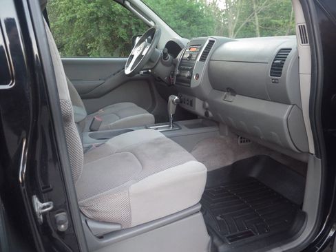 Used 2010 Nissan Frontier SE AWD/4WD image 15