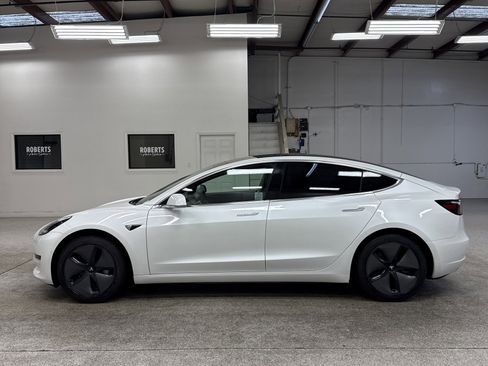 Used 2020 Tesla Model 3 Standard Range Plus image 17