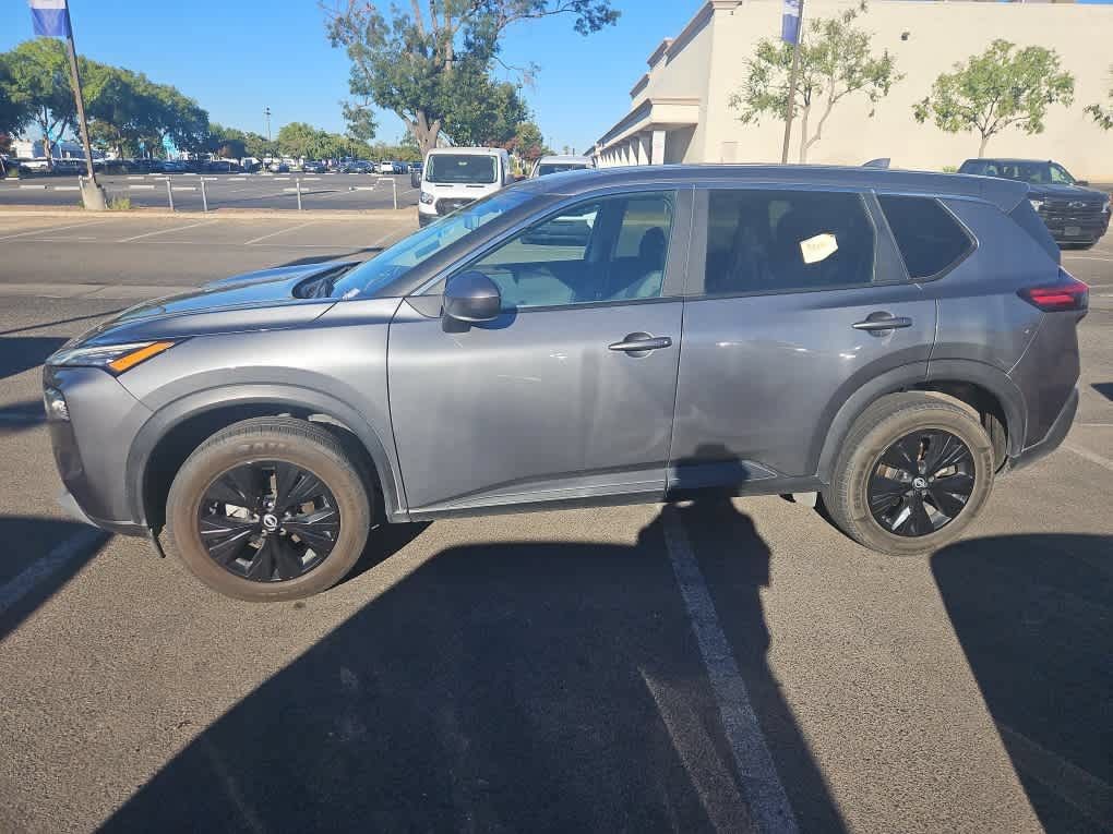 Used 2023 Nissan Rogue SV FWD image 4