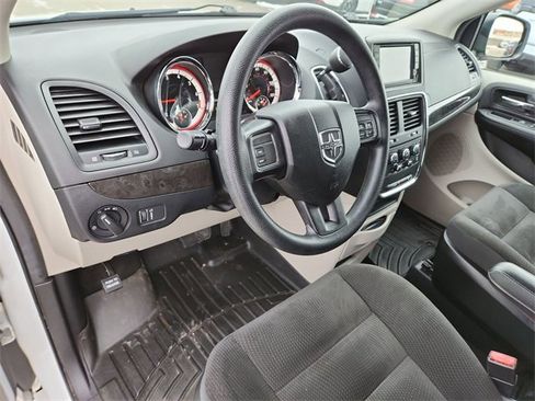Used 2018 Dodge Grand Caravan SE image 10