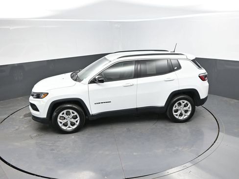 Used 2024 Jeep Compass Latitude AWD/4WD image 28