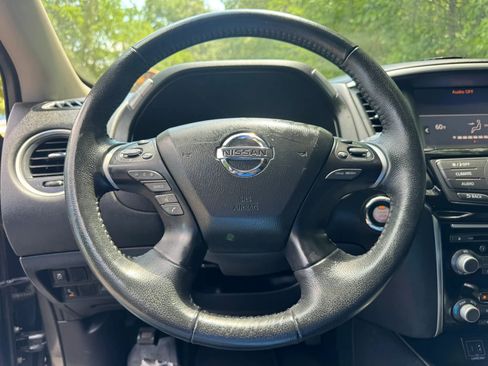 Used 2019 Nissan Pathfinder SV AWD/4WD image 21
