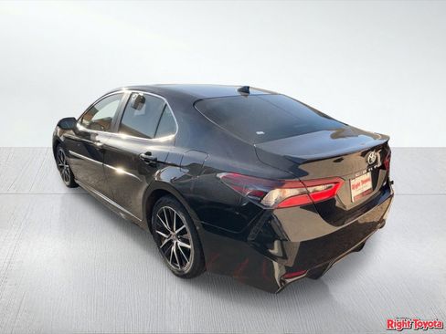 Used 2023 Toyota Camry SE FWD image 3
