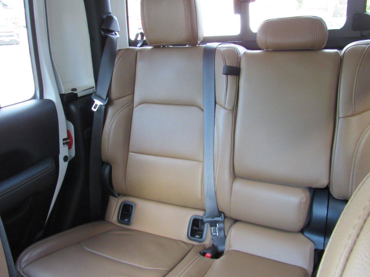 Used 2023 Jeep Gladiator Rubicon w/ Cold Weather Group AWD/4WD image 8