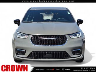 Used 2025 Chrysler Pacifica Select FWD video 2