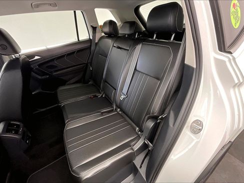 Used 2023 Volkswagen Tiguan SE AWD/4WD image 19