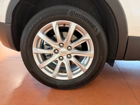 Used 2023 Cadillac XT4 Luxury w/ Cold Weather Package AWD/4WD image 16