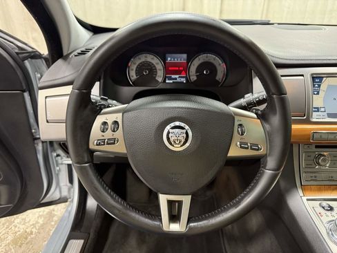 Used 2010 Jaguar XF Luxury image 9