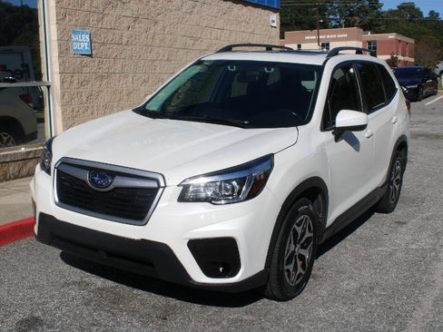 Used 2020 Subaru Forester Premium image 3