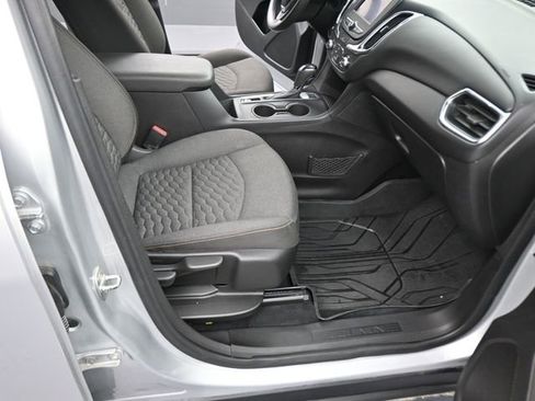 Used 2021 Chevrolet Equinox LT image 37