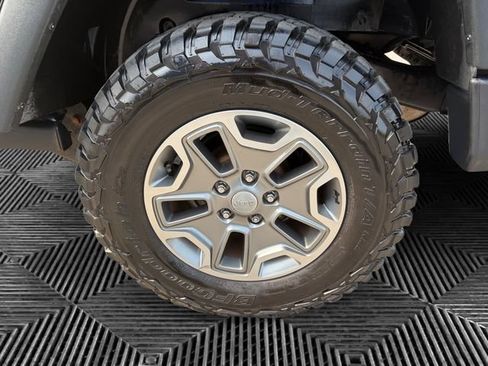 Used 2013 Jeep Wrangler Unlimited Rubicon w/ Connectivity Group AWD/4WD image 14