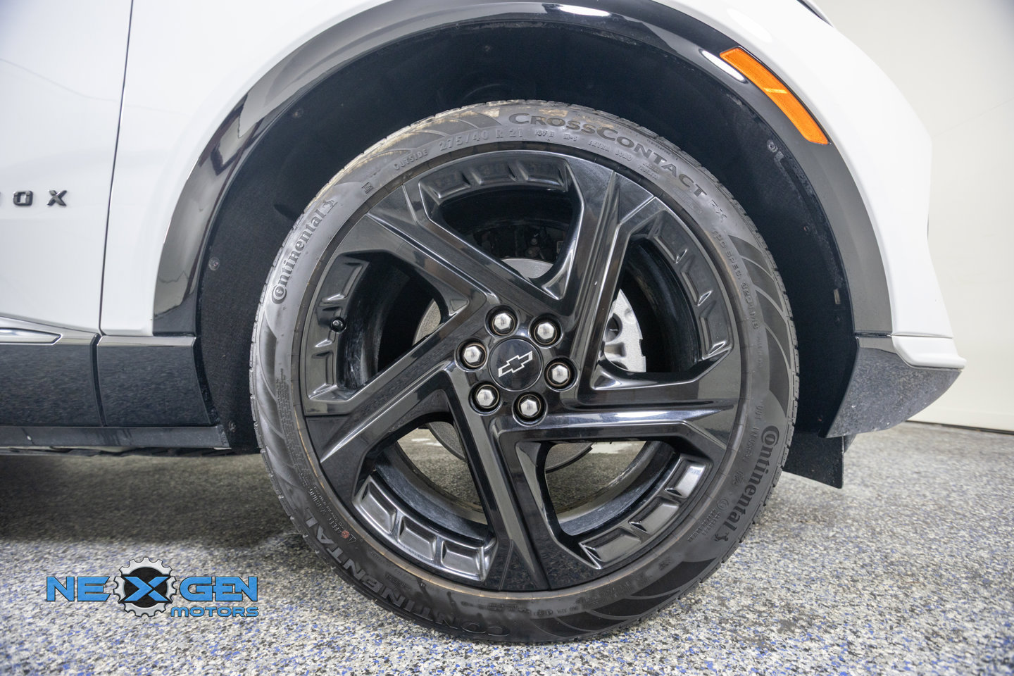 Used 2024 Chevrolet Equinox EV RS FWD image 44