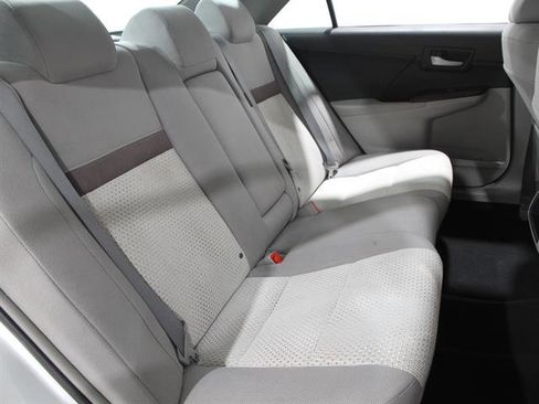 Used 2013 Toyota Camry LE image 16