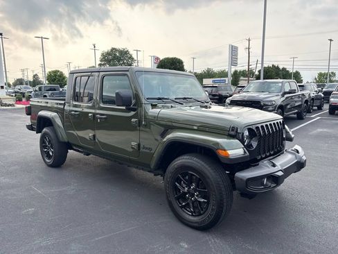 Used 2022 Jeep Gladiator Sport AWD/4WD image 7