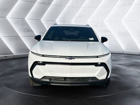 New 2026 Chevrolet Equinox EV LT w/ LPO, Blackout Package FWD image 8