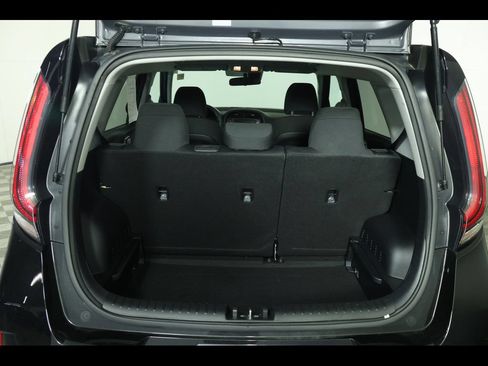 Used 2025 Kia Soul LX w/ LX Technology Package FWD image 11