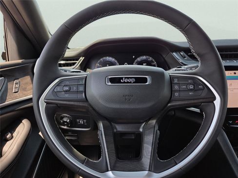 New 2026 Jeep Grand Cherokee L Limited image 28