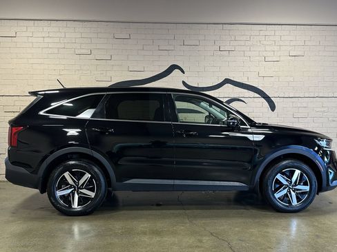 Used 2023 Kia Sorento LX AWD/4WD image 2