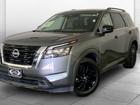 Used 2025 Nissan Pathfinder SV AWD/4WD image 12