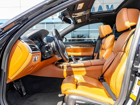 Used 2019 BMW 740i w/ Executive Package RWD image 7