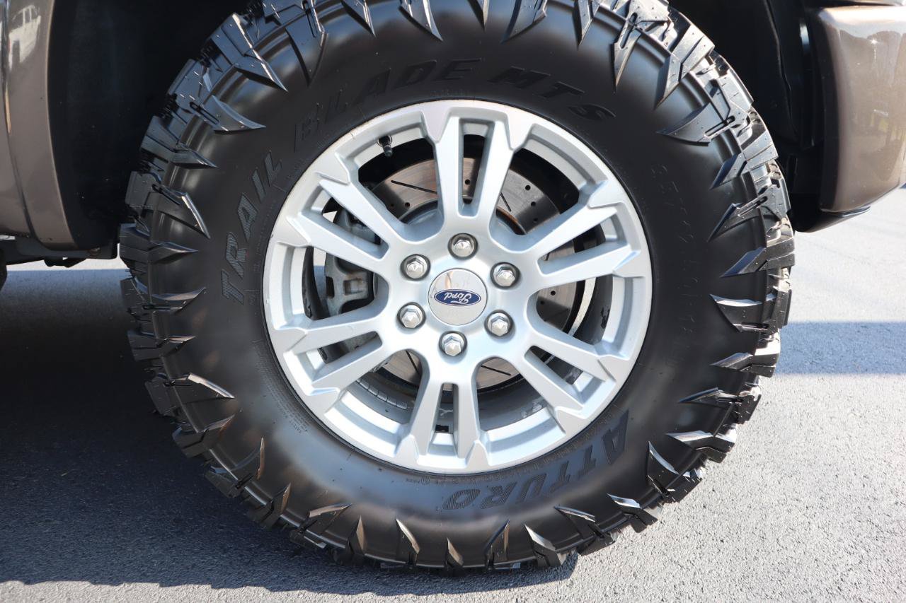 Used 2015 Ford F150 Lariat w/ Equipment Group 502A Luxury AWD/4WD image 18