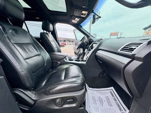 Used 2015 Ford Explorer XLT w/ Equipment Group 202A AWD/4WD image 35