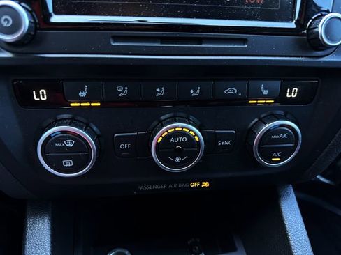 Used 2013 Volkswagen Jetta GLI Autobahn image 28