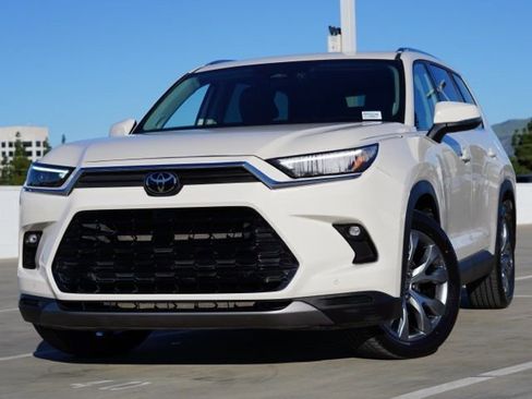 Used 2024 Toyota Grand Highlander Limited image 1