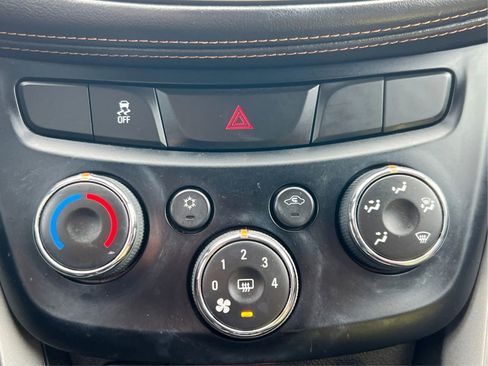 Used 2020 Chevrolet Trax LT w/ Driver Confidence Package FWD image 30