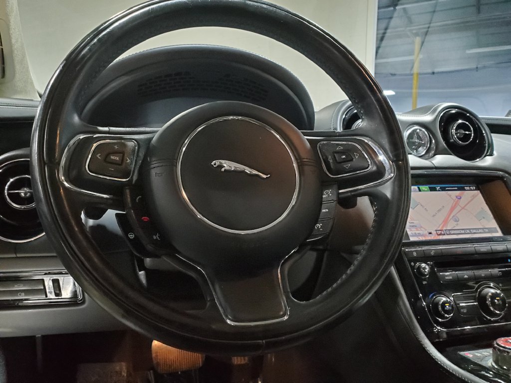 Used 2014 Jaguar XJ L Supercharged RWD image 31