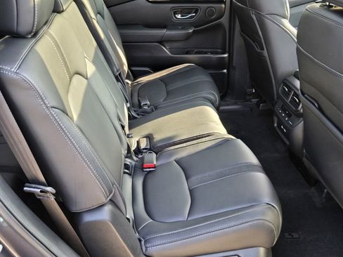 Used 2023 Honda Pilot Touring image 16